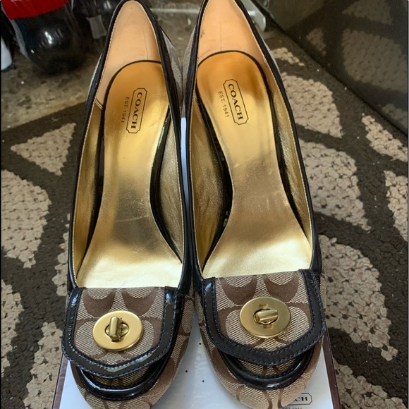 Coach women’s heels - Picture 1 of 7